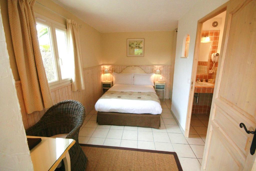 Hotel Marc-Hely La Colle-sur-Loup Zimmer foto